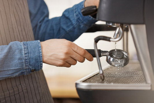 Trucos caseros para mantener la cafetera limpia y funcionando mejor