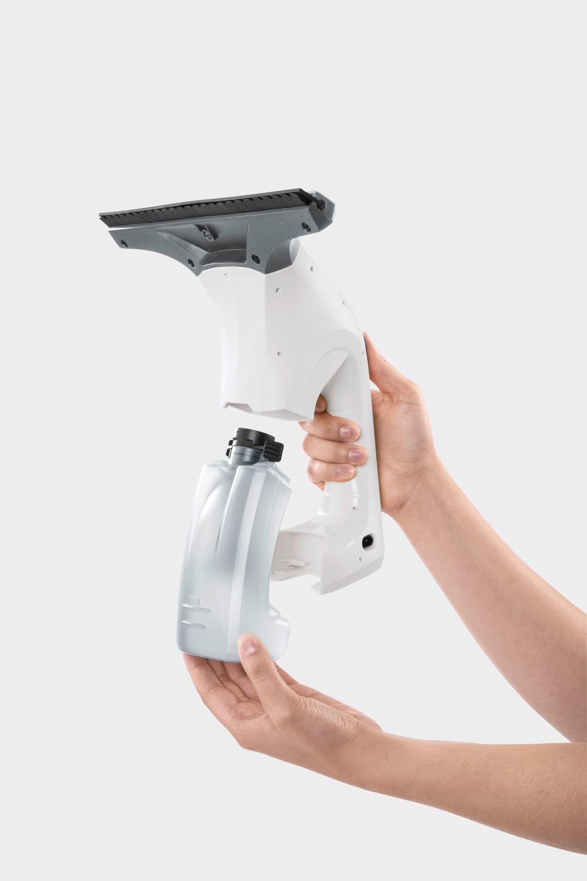 Kärcher Limpiadora de Cristales WV 1 Plus, autonomía batería: 20 min, indicador LED estado batería, depósito agua sucia: 100 ml, peso: 0,5 kg, pulverizador, paño microfibra, 20 ml detergente