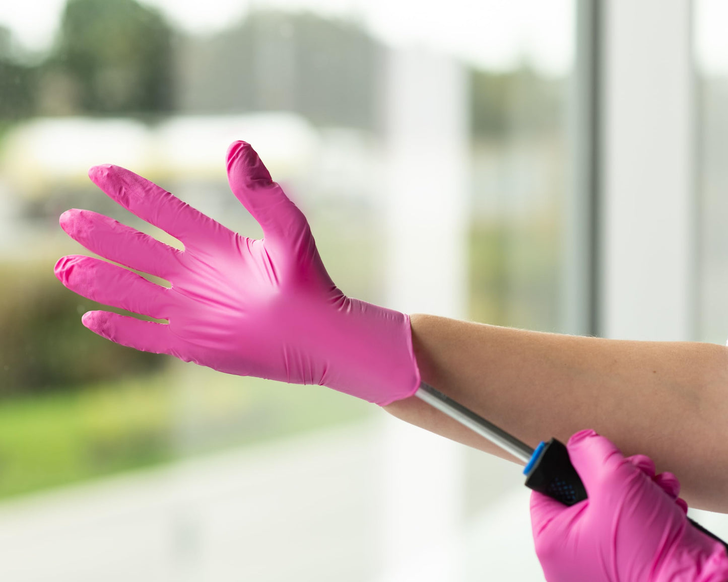 FRAMAR Guantes Nitrilo Rosa Medianos - Guantes Desechables Medianos, Guantes Limpieza, Guantes Mecánico, Guantes Cocina, Guantes Sin Látex Desechables, Guantes Tatuaje, Gants Nitrilo, Gants Jetables