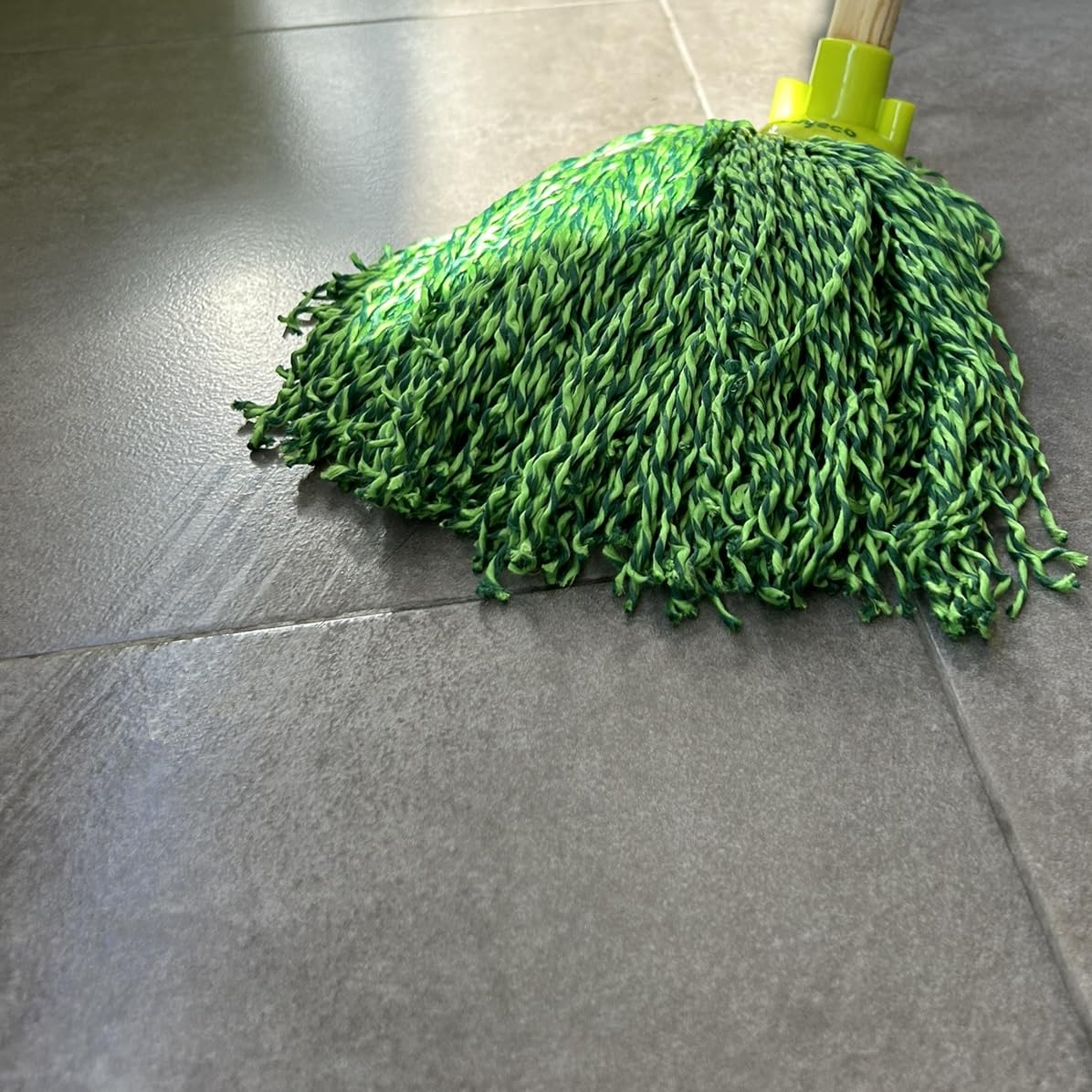 Bayeco - Fregona Secafácil Hilos 100% Microfibra - Absorción y Limpieza Superior - Ligera Incluso mojada - Más Resistencia y Durabilidad - Verde - 1 Unidad