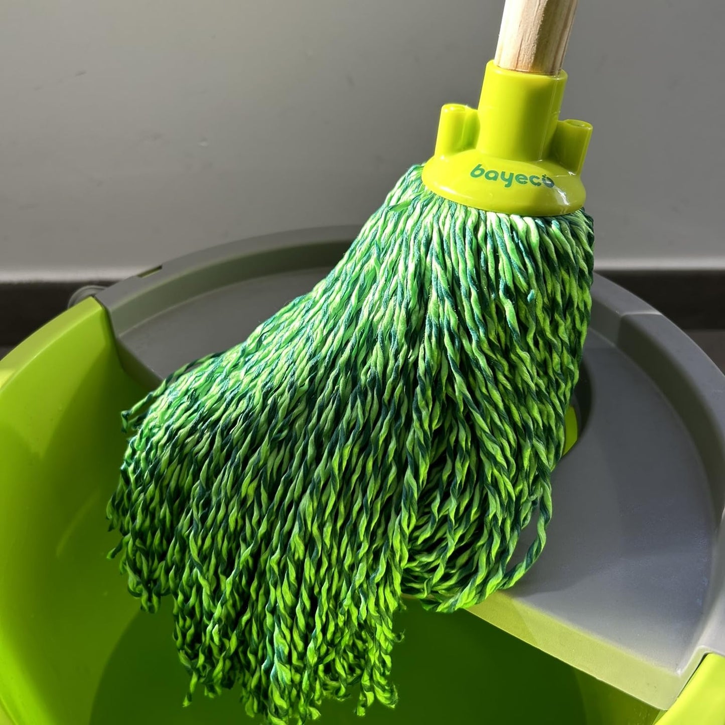 Bayeco - Fregona Secafácil Hilos 100% Microfibra - Absorción y Limpieza Superior - Ligera Incluso mojada - Más Resistencia y Durabilidad - Verde - 1 Unidad