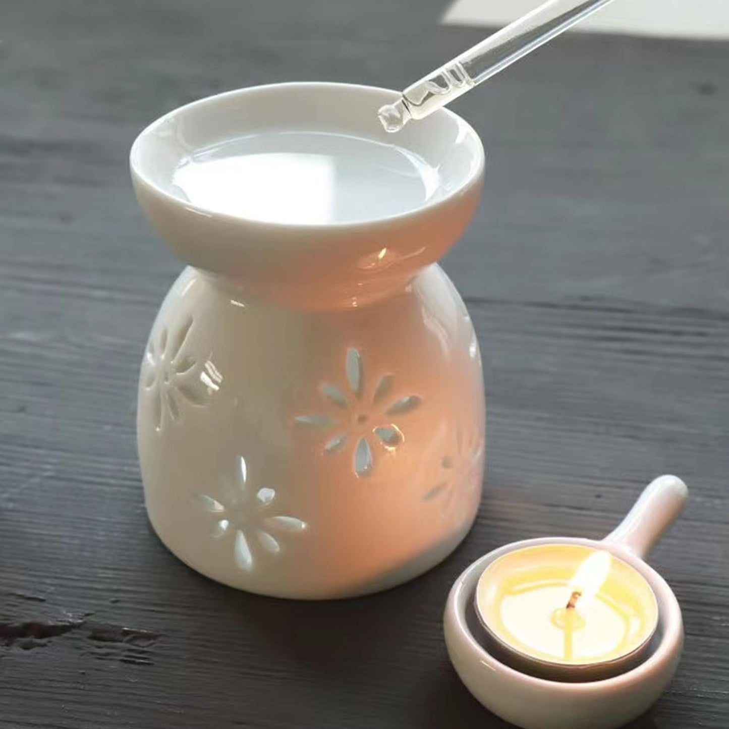 XFLYP Quemador Aceites Esenciales con Cuchara de Velas, Lámpara Perfumada de Noche, Horno de Aceite de Esencia de Cerámica para Dormitorio, Sala de Estar, Oficina, Hotel