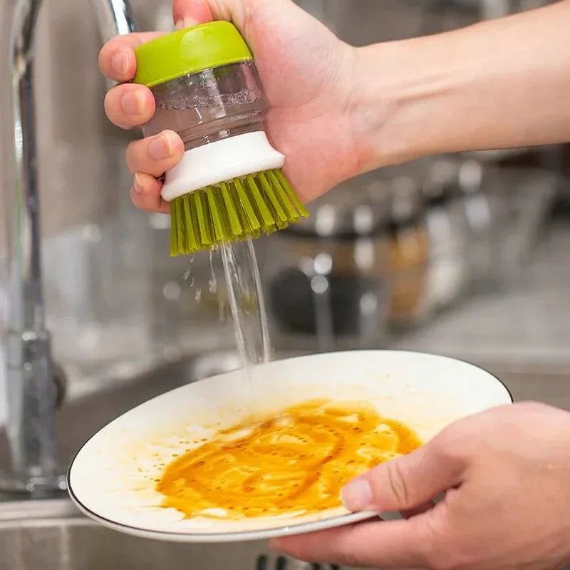 Cepillo para platos con dispensador de jabón